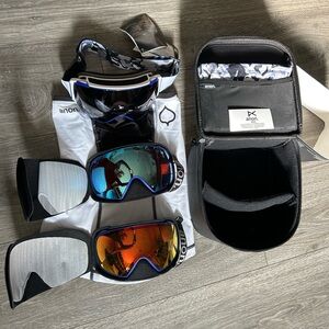 Aspen X rare Anon Ski Goggles Set with Lenses, case and magnetic face mask
